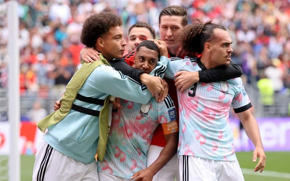 Jogadores da Bélgica comemoram gol contra Senegal pela Copa do Mundo
