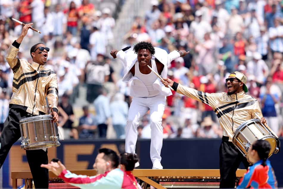 IShowSpeed se apresenta durante a cerimônia de encerramento antes da final da Copa do Mundo da FIFA 2026 entre Espanha e Argentina (Foto: Carl Recine / AFP)