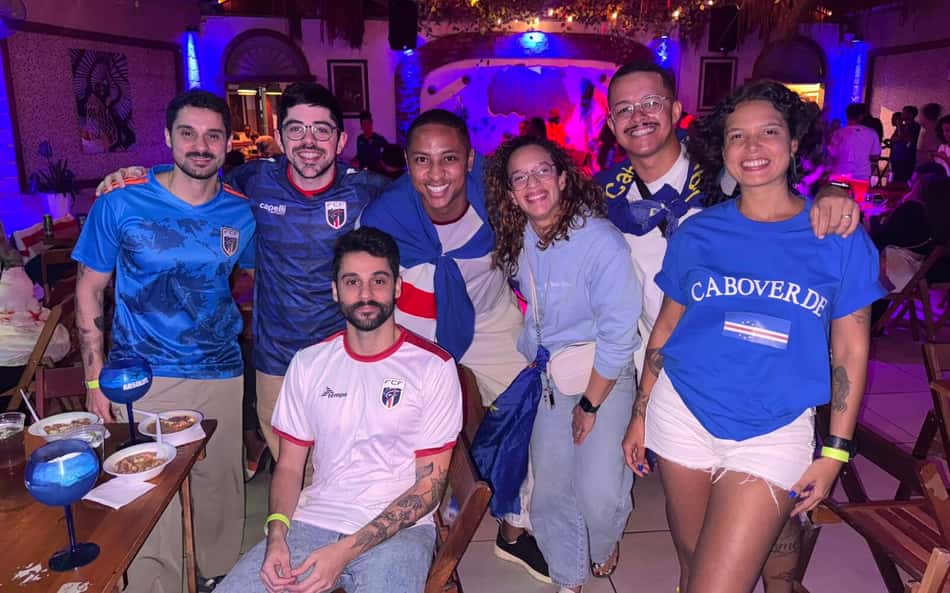 Torcida do Cabo Verde reunida em bar do Rio de Janeiro
