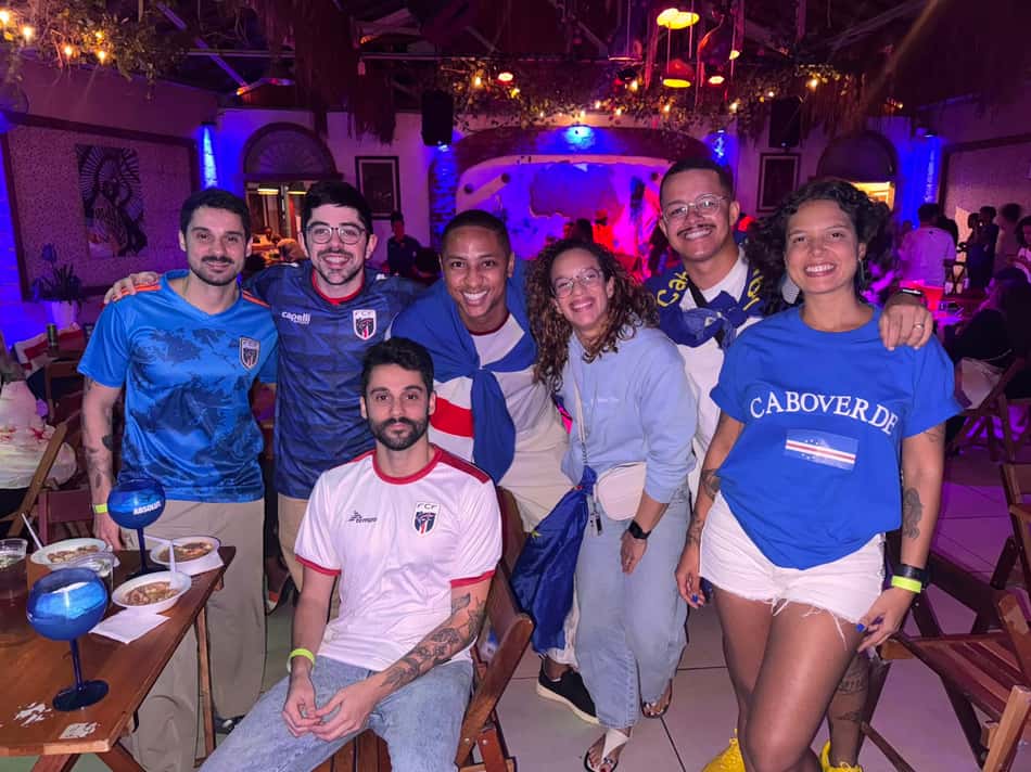 Torcida do Cabo Verde reunida em bar do Rio de Janeiro