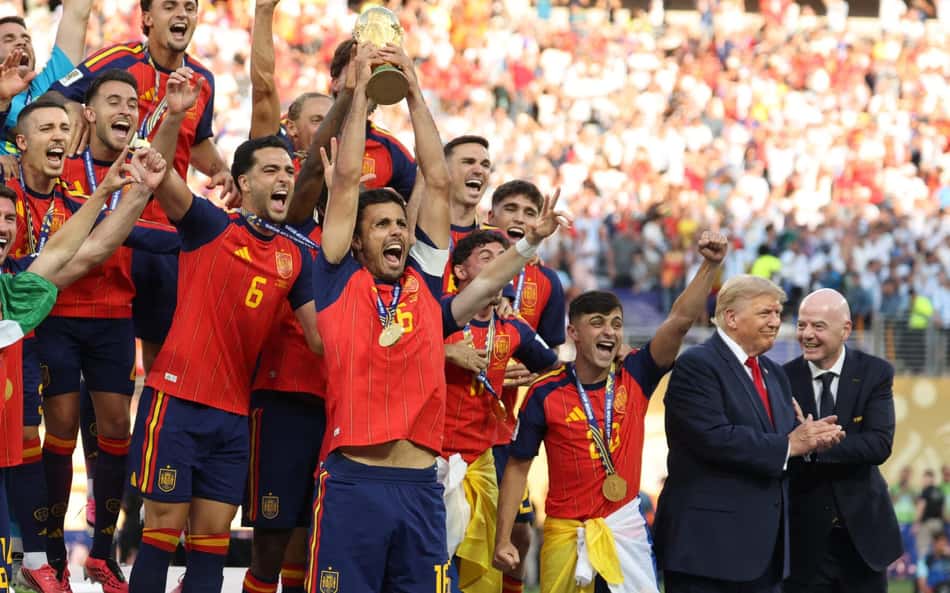 Atitude de Infantino com Trump chama atenção na final da Copa do Mundo