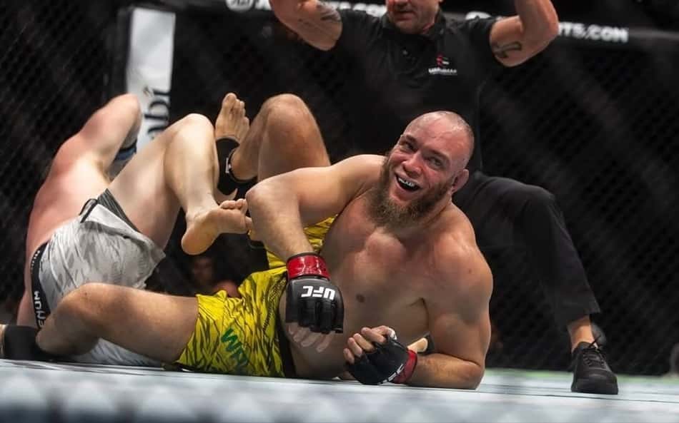 Valter Walker venceu inglês Louie Sutherland no UFC 321 (Foto: Reprodução/Instagram: @valterwalkerufc)