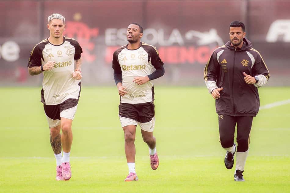 De la Cruz e Varela durante treino do Flamengo no Ninho do Urubu