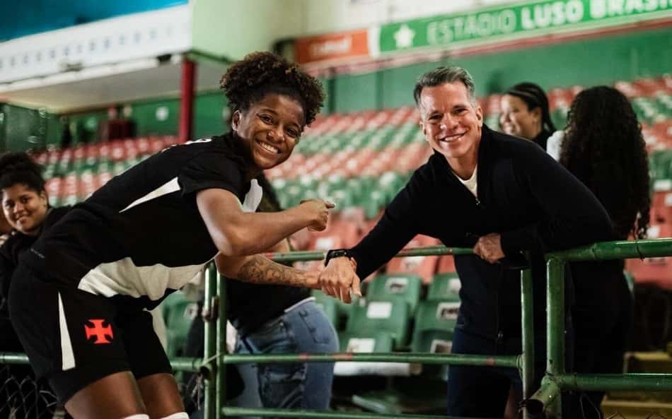 Mayara Costa, do Vasco, e Sérgio Jardim, da W Jardim Sports. (Foto: Beatriz Palmieri)