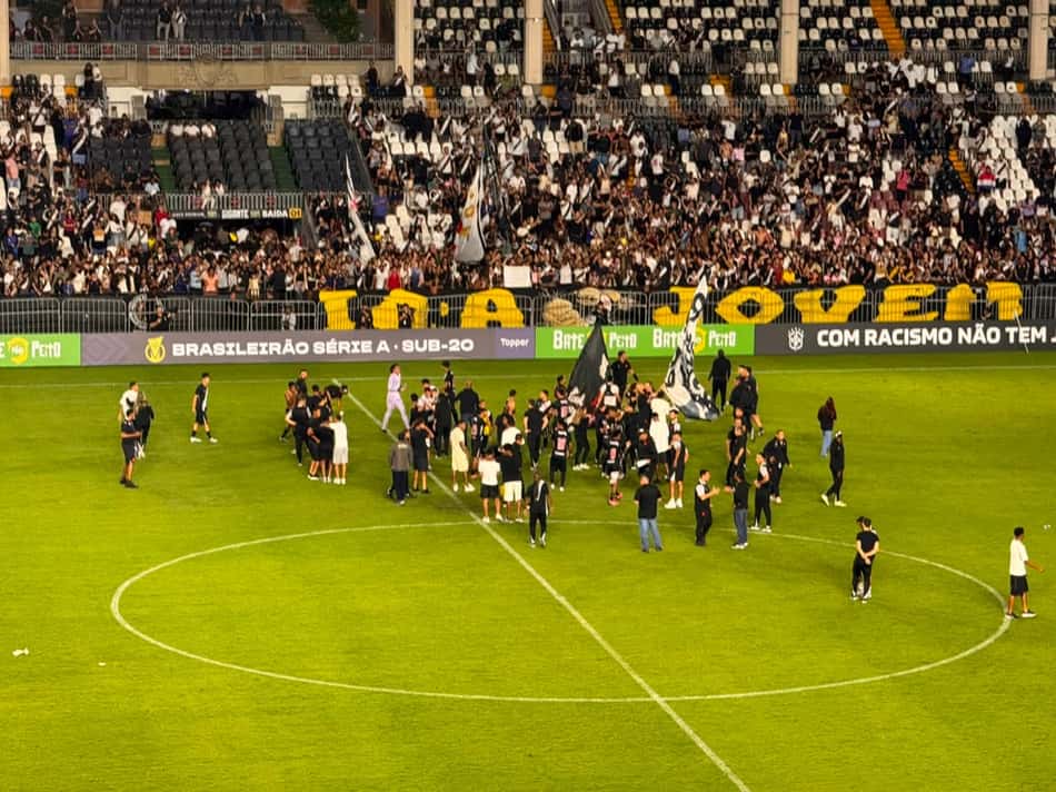 Jogadores do Vasco comemoram classificação para a final do Brasileirão sub-20