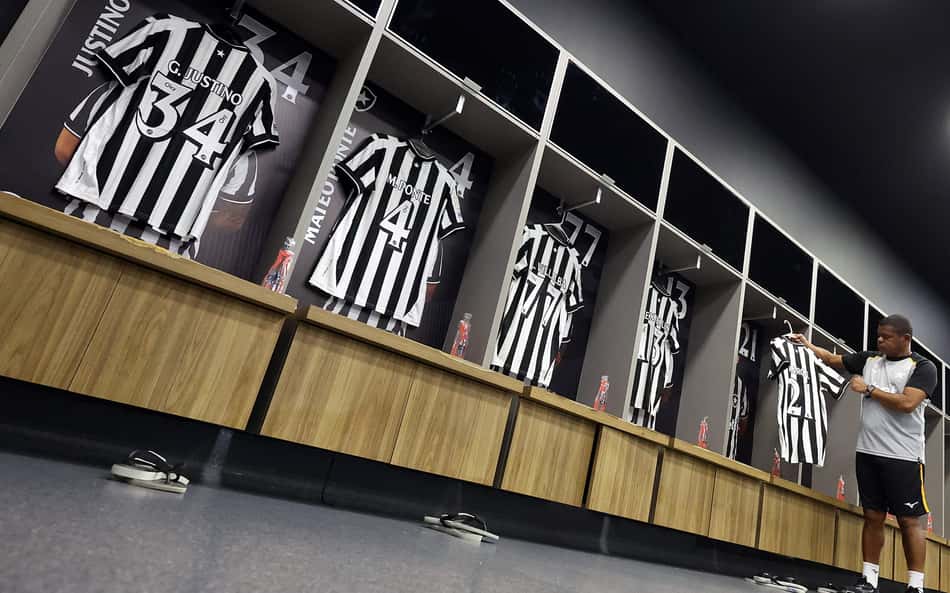Botafogo está escalado com novidades para enfrentar o Santos; veja time