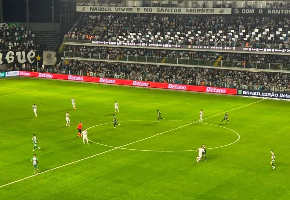 Vila Belmiro recebe Santos x Chapecoense pelo Brasileirão