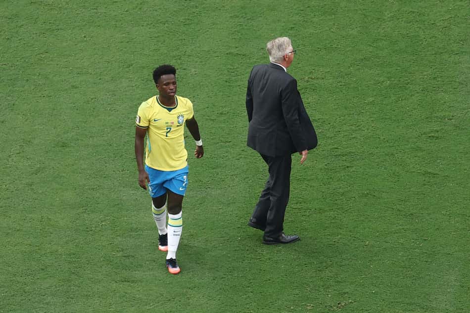 Vini Jr e Ancelotti após eliminação do Brasil na Copa do Mundo de 2026