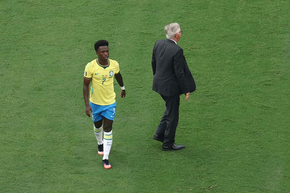 Vini Jr e Ancelotti após eliminação do Brasil na Copa do Mundo de 2026