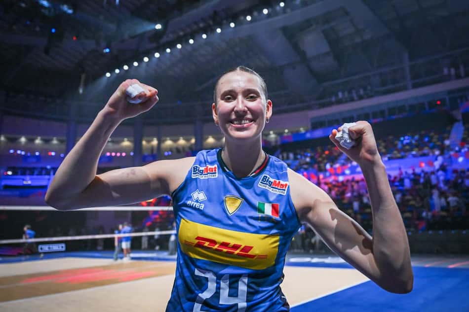 Antropova faz o "muque" após vencer a Holanda nas quartas de final da VNL 2026