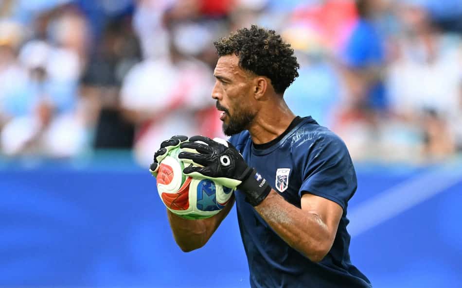 Vozinha no aquecimento para Cabo Verde x Uruguai pela Copa do Mundo