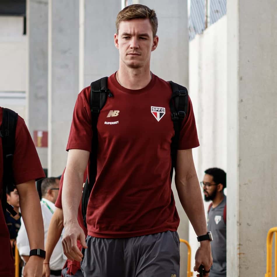 Young com a camisa do São Paulo