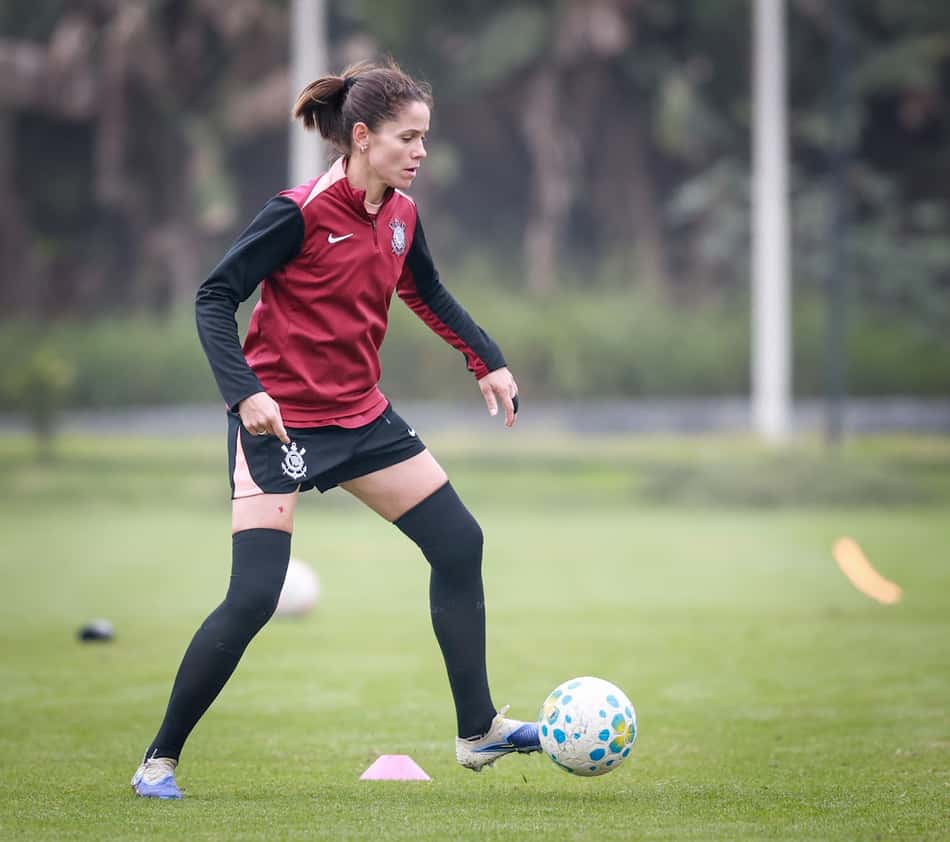 Érika, zagueira do Corinthians, durante treino. (Foto: Rodrigo Gazzanel/Agência Corinthians)