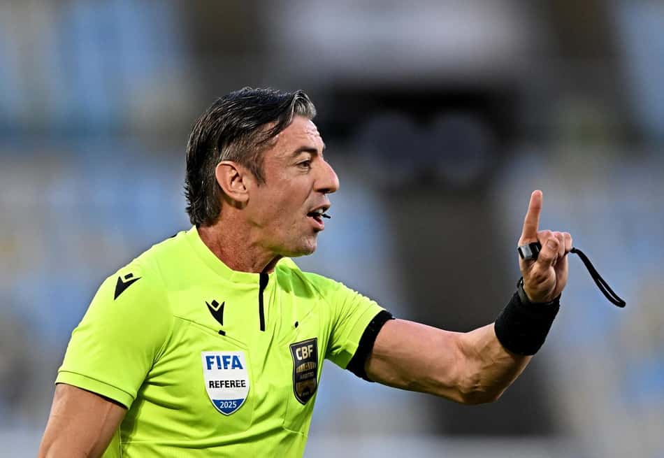Raphael Claus foi o árbitro de Vasco x Fluminense (Foto: André Fabiano/Código19/Gazeta Press)