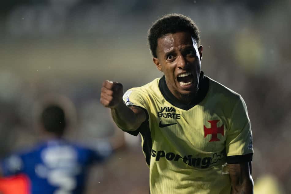 Tchê Tchê jogador do Vasco comemora seu gol durante partida contra o Cruzeiro no estádio São Januário pelo campeonato Brasileiro A 2026.