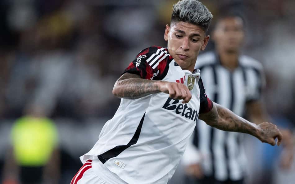Carrascal durante a partida entre Flamengo e Botafogo