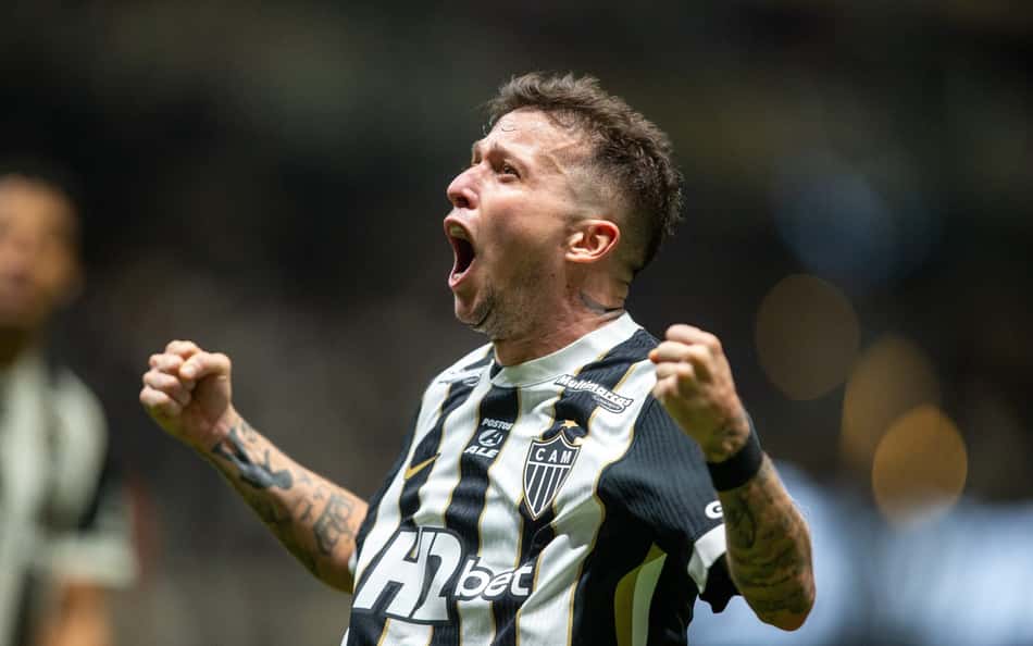 Bernard vira para Atlético-MG (Foto: Fernando Moreno/AGIF/Folhapress)