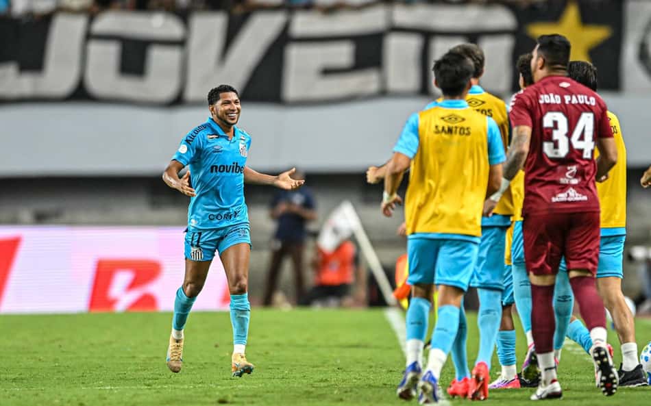 Rony comemora gol pelo Santos no Mangueirão. (Foto: Agência F8/Folhapress)