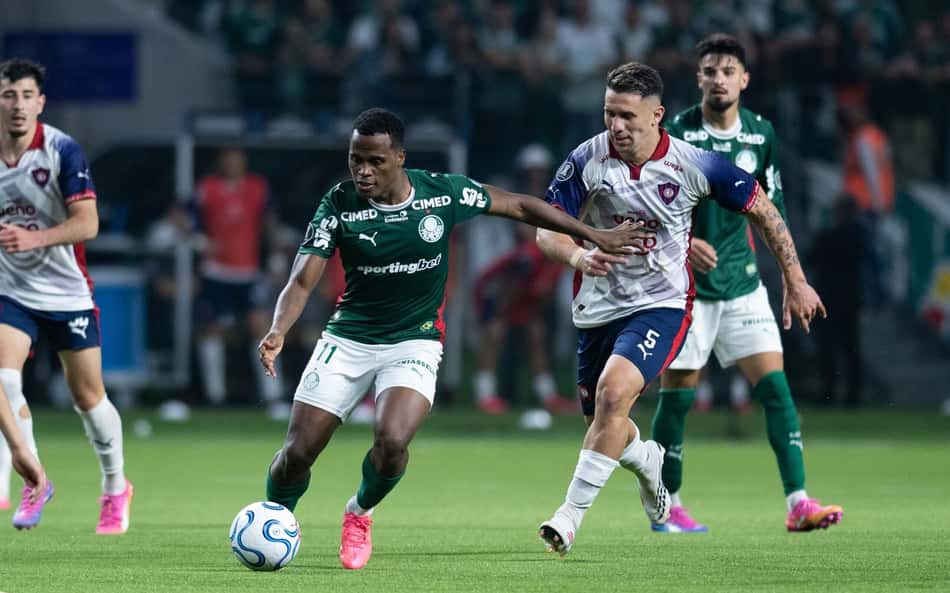 Arias durante o jogo de ida das oitavas de final da Libertadores contra o Cerro Porteño.