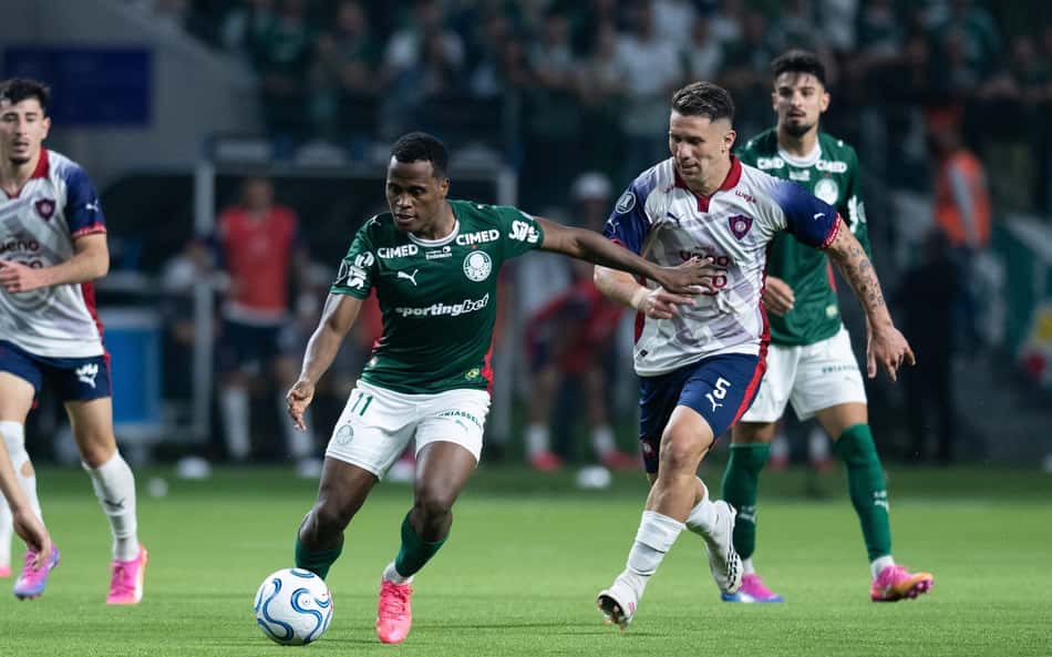 Arias durante o jogo de ida das oitavas de final da Libertadores contra o Cerro Porteño.