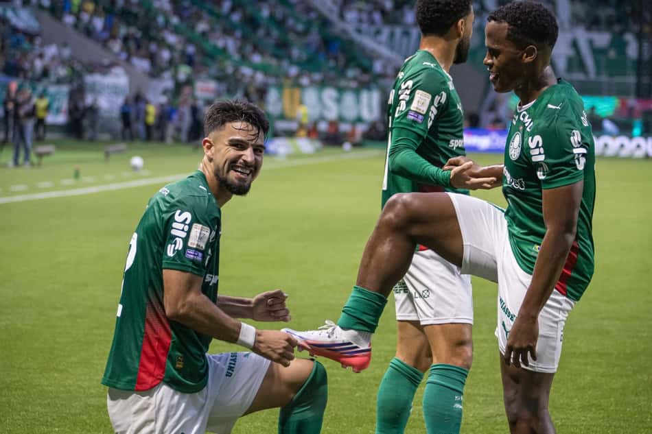 Jogadores do Palmeiras celebrando gol marcado
