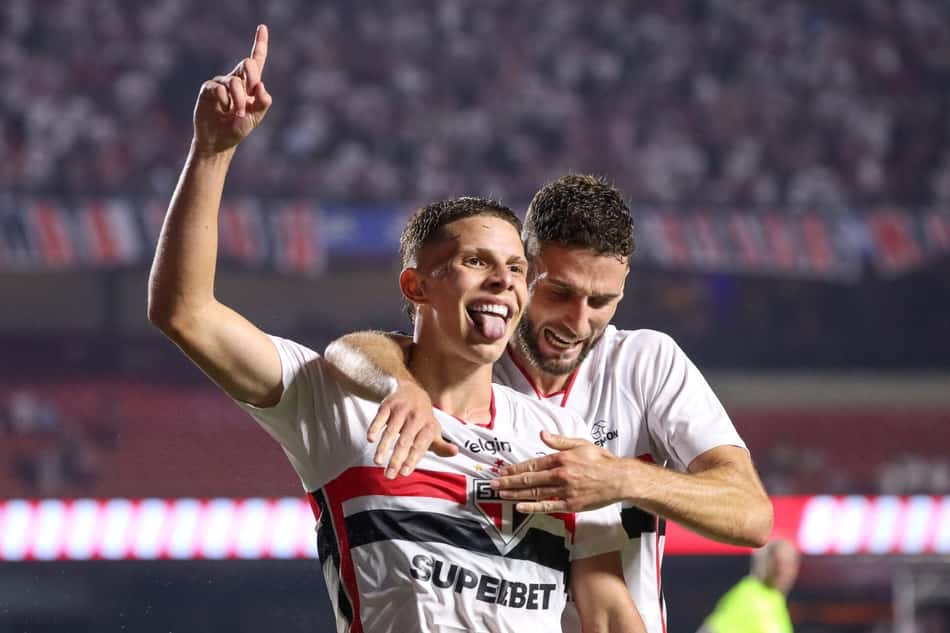 Gustavo Santana comemora gol marcado pelo São Paulo