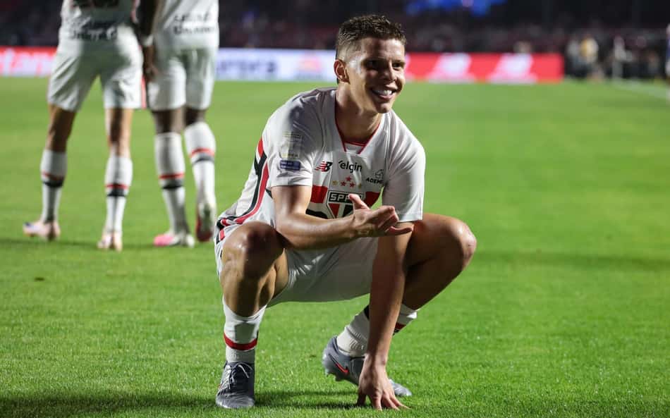 Gustavo Santana comemora gol marcado pelo São Paulo