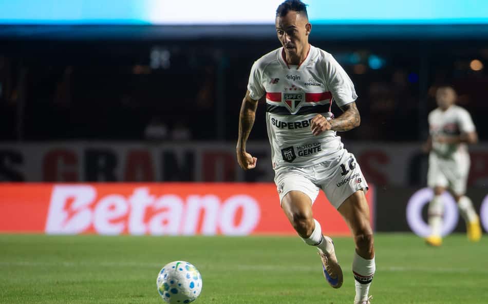 Iago alcança sequência no São Paulo e agradece apoio da torcida em casa: '12° jogador'