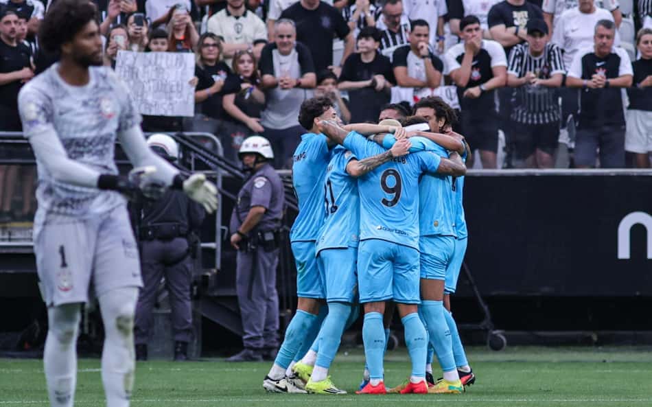 Comemoração do Santos no primeiro gol do clássico contra o Corinthians, na tarde deste domingo (30).