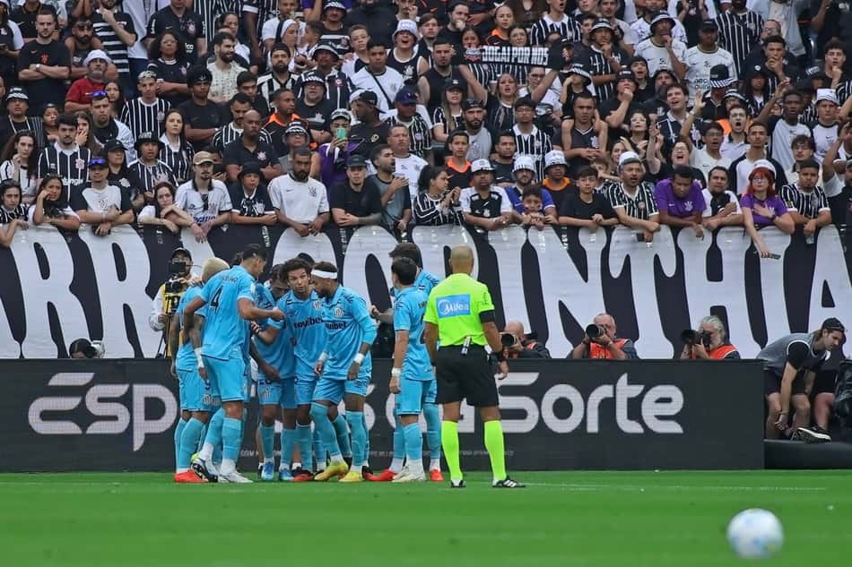 Santos comemora gol marcado contra o Corinthians
