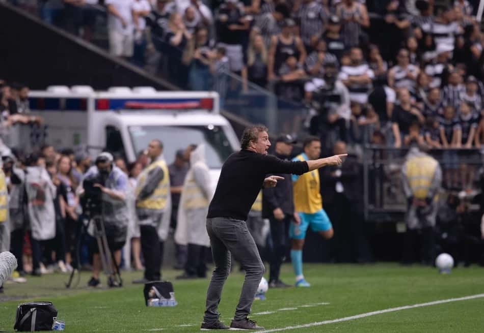 Cuca durante a vitória contra o Corinthians.