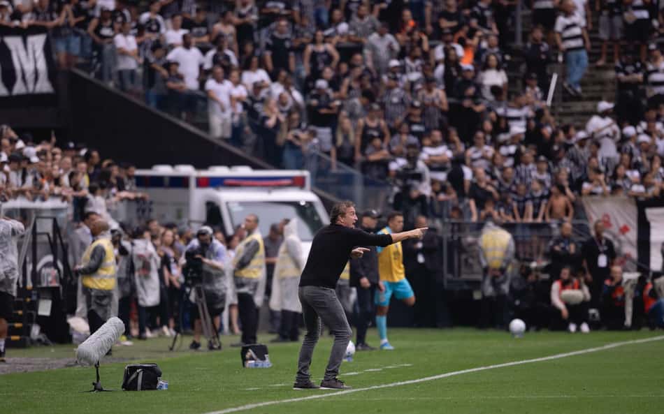 Cuca durante a vitória contra o Corinthians.