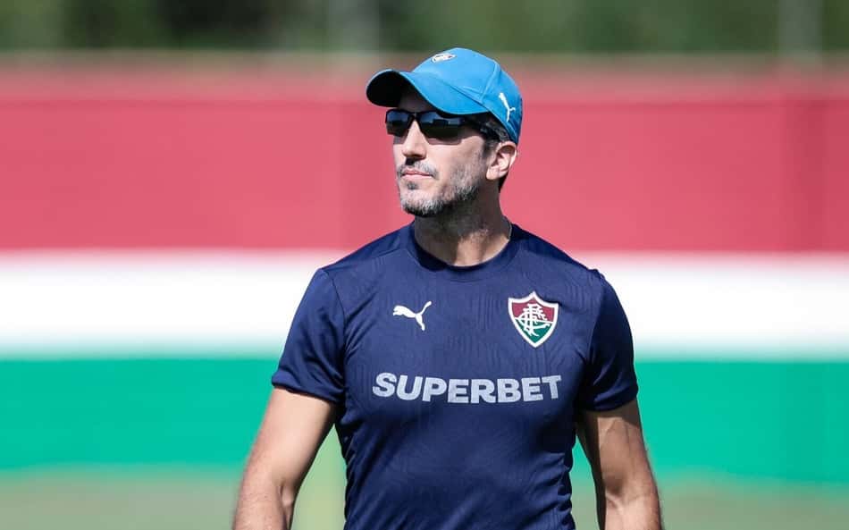 Zubeldía em treino do Fluminense no CT Carlos Castillo (Foto: Marcelo Gonçalves/ Fluminense FC)