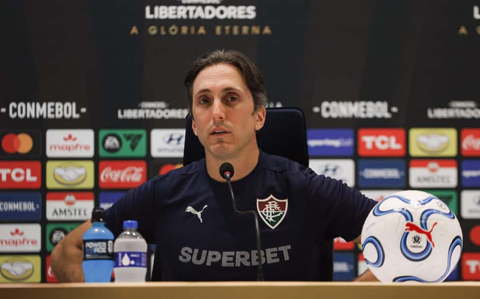 Zubeldía em coletiva após partida do Fluminense na Libertadores (Foto: Lucas Merçon/ Fluminense FC)