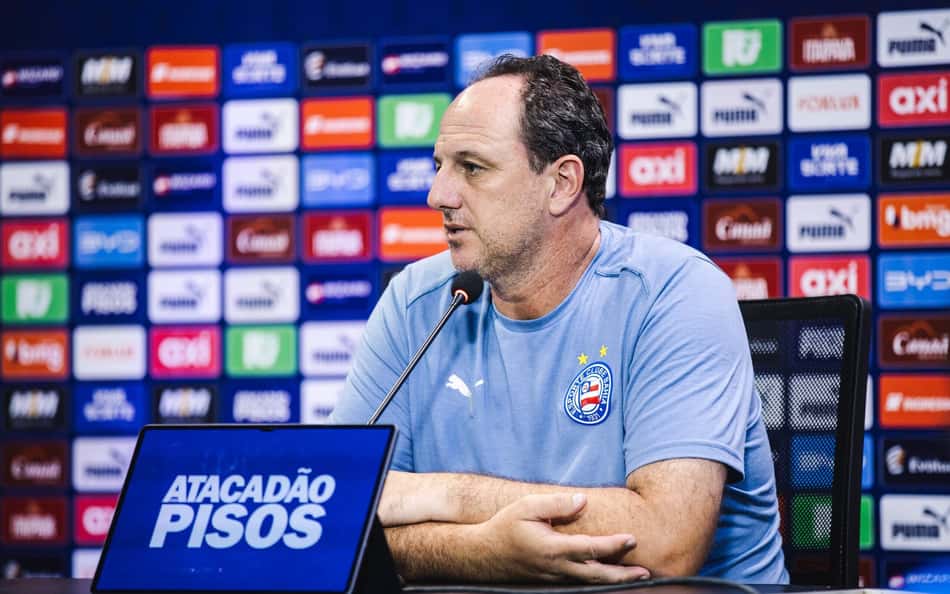 Rogério Ceni durante entrevista coletiva.