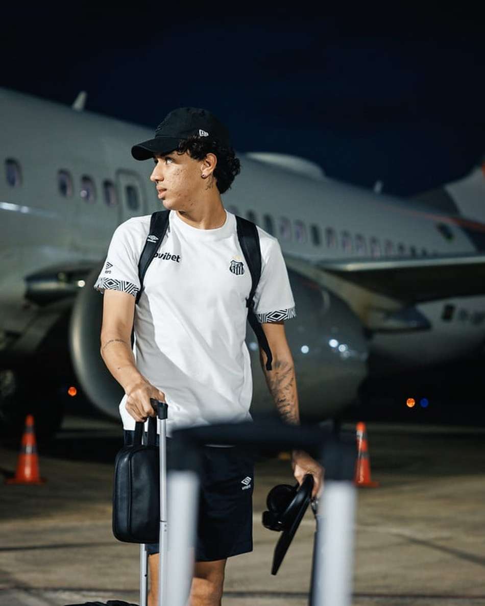 Gabriel Bontempo durante viagem do Santos ao Pará. (Foto: Raul Baretta/ Santos FC)