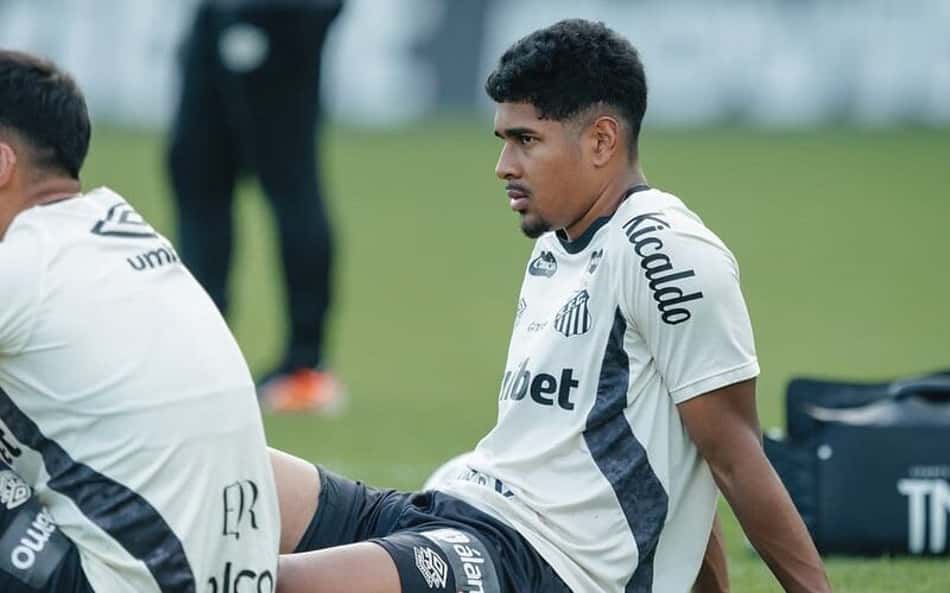 João Ananias se consolida na zaga e vira trunfo da defesa do Santos