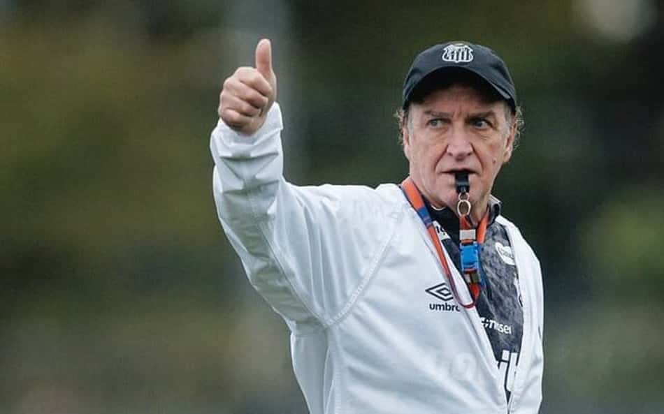 Cuca comanda treino do Santos no CT Rei Pelé. (Foto: Raul Bretta/ Santos FC)