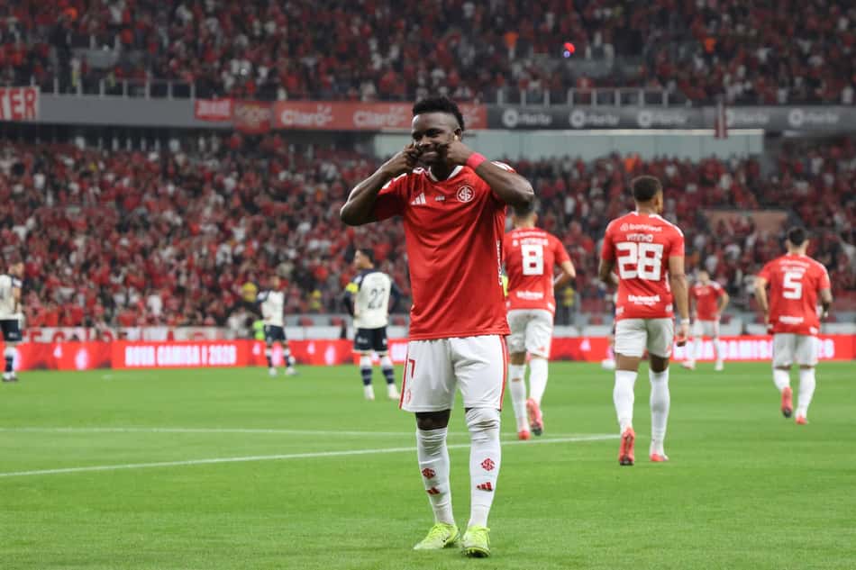 Carbonero comemorando gol
