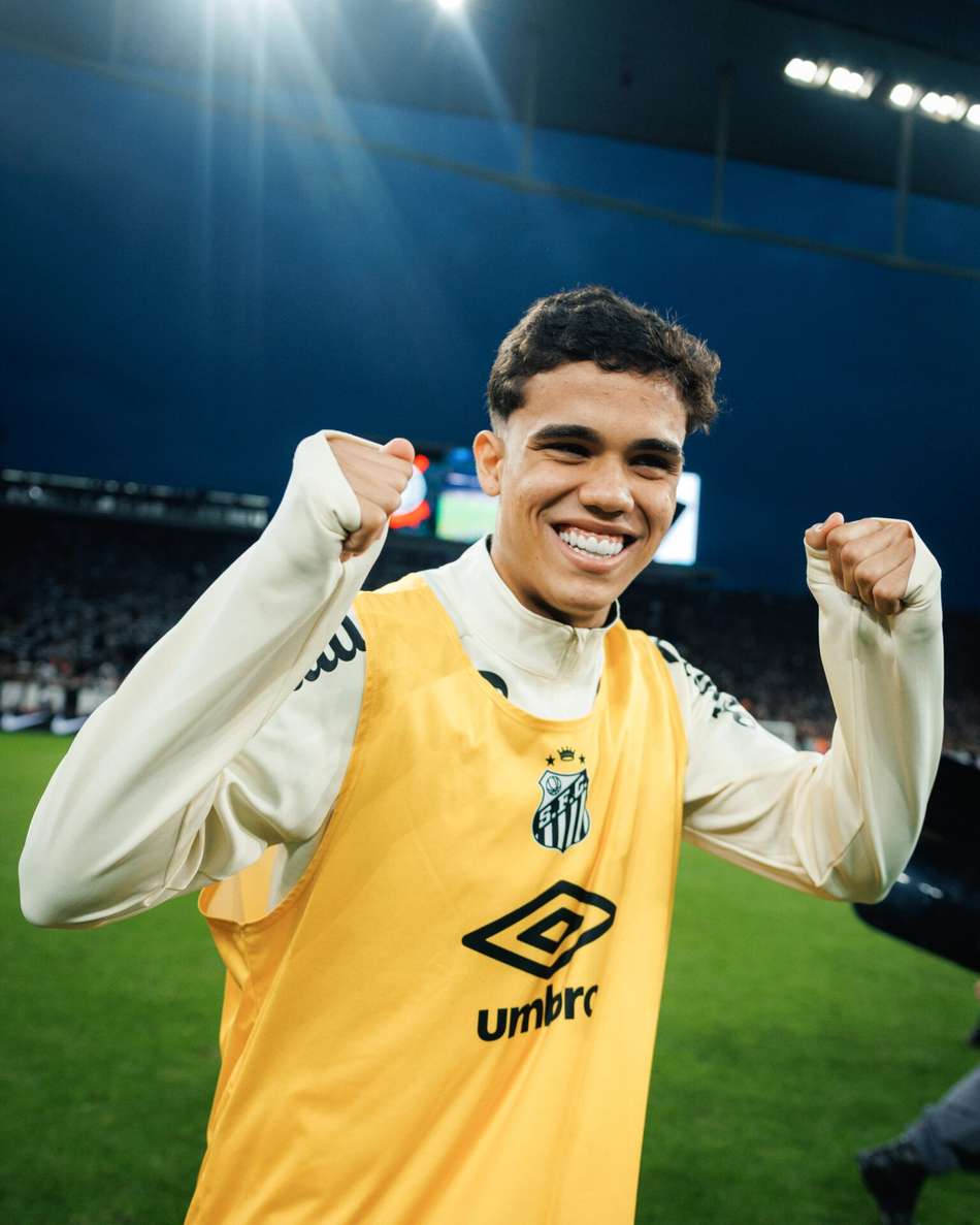 Gustavinho durante a partida contra o Corinthians.
