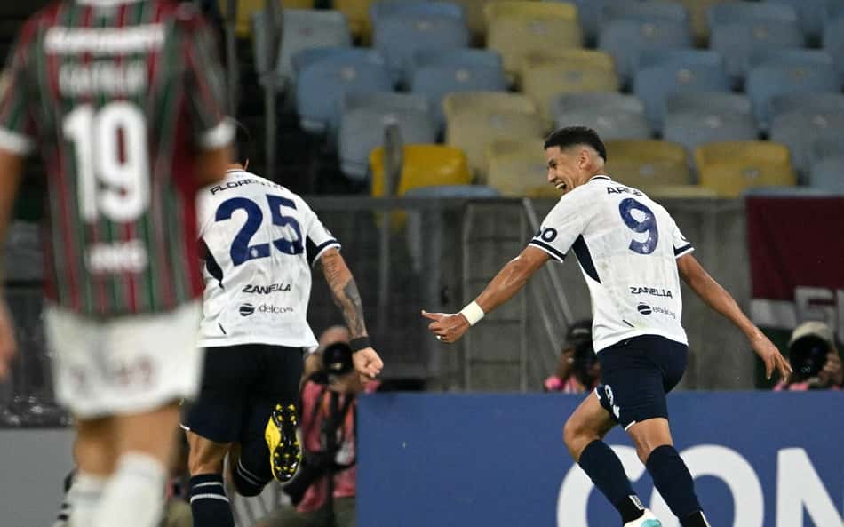 Jogadores do Independiente Rivadavia comemoram gol no Fluminense (Foto: MAURO PIMENTEL / AFP)