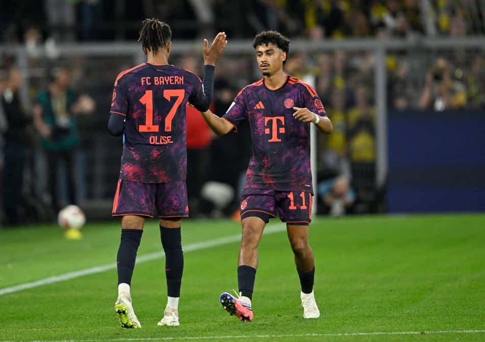Olise e Brown comemoram gol do Bayern
