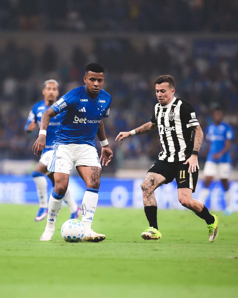 Arroyo e Bernard em Cruzeiro x Atlético