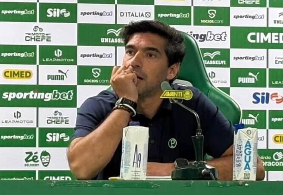 Abel Ferreira durante coletiva do Palmeiras