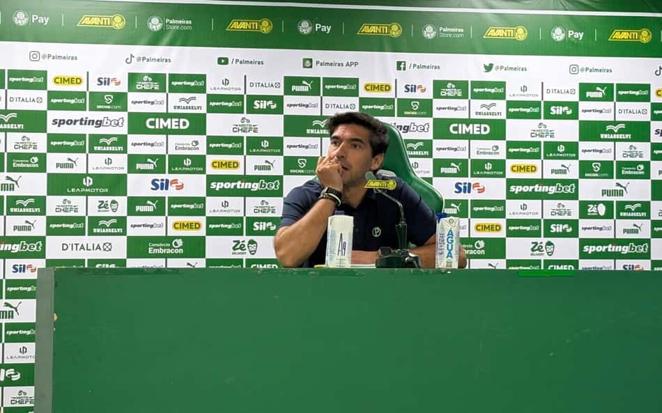 Abel Ferreira durante coletiva do Palmeiras