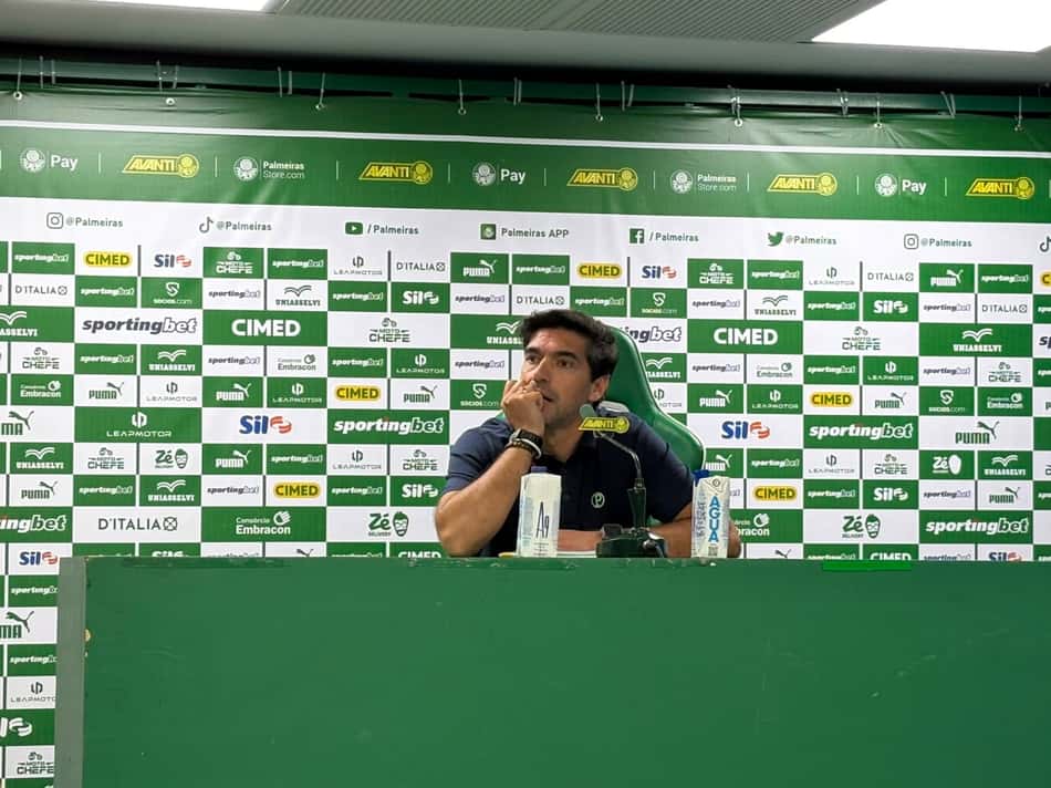 Abel Ferreira durante coletiva do Palmeiras