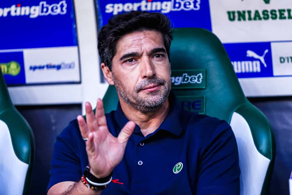 Abel Ferreira no banco de reservas