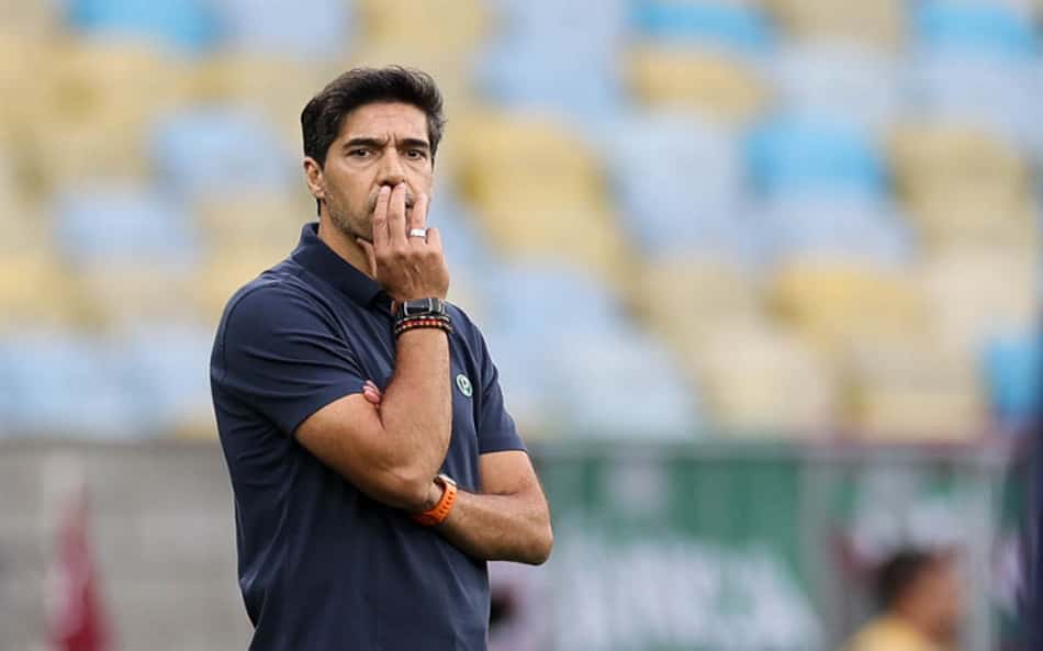 Abel Ferreira no banco durante Palmeiras x Fluminense