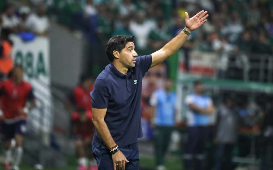 Abel Ferreira, técnico do Palmeiras, durante jogo contra o Cerro, na Libertadores