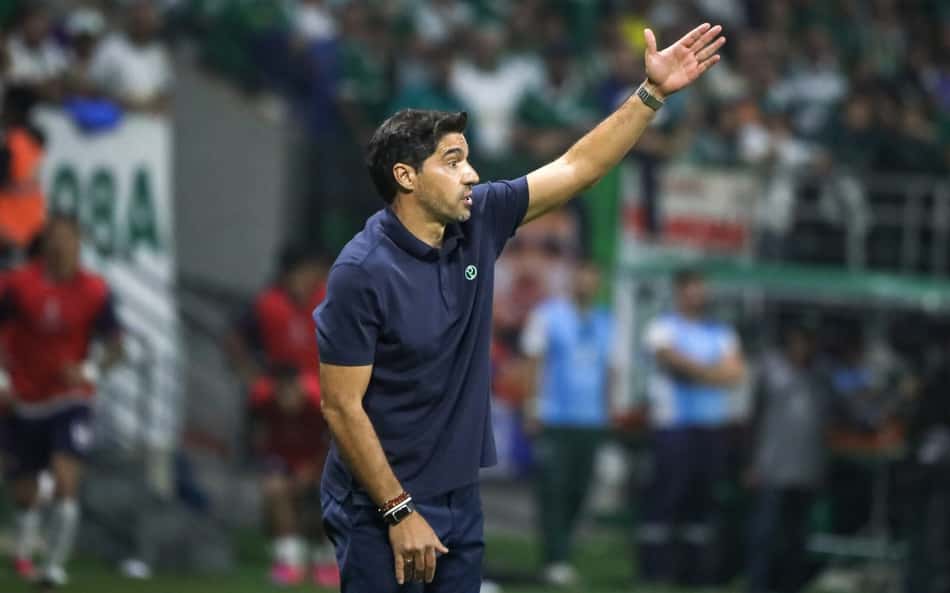 Abel Ferreira, técnico do Palmeiras, durante jogo contra o Cerro, na Libertadores